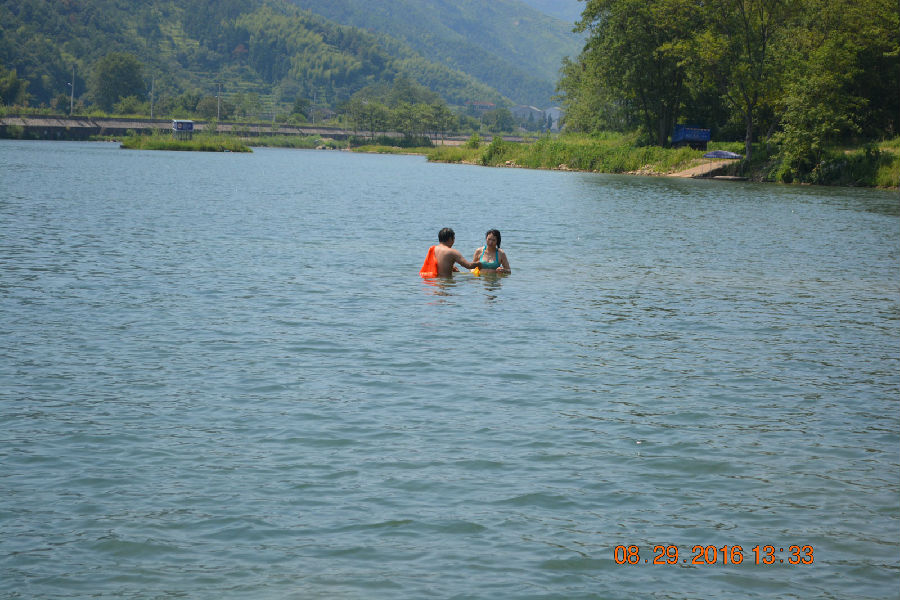 學(xué)游泳 小.jpg